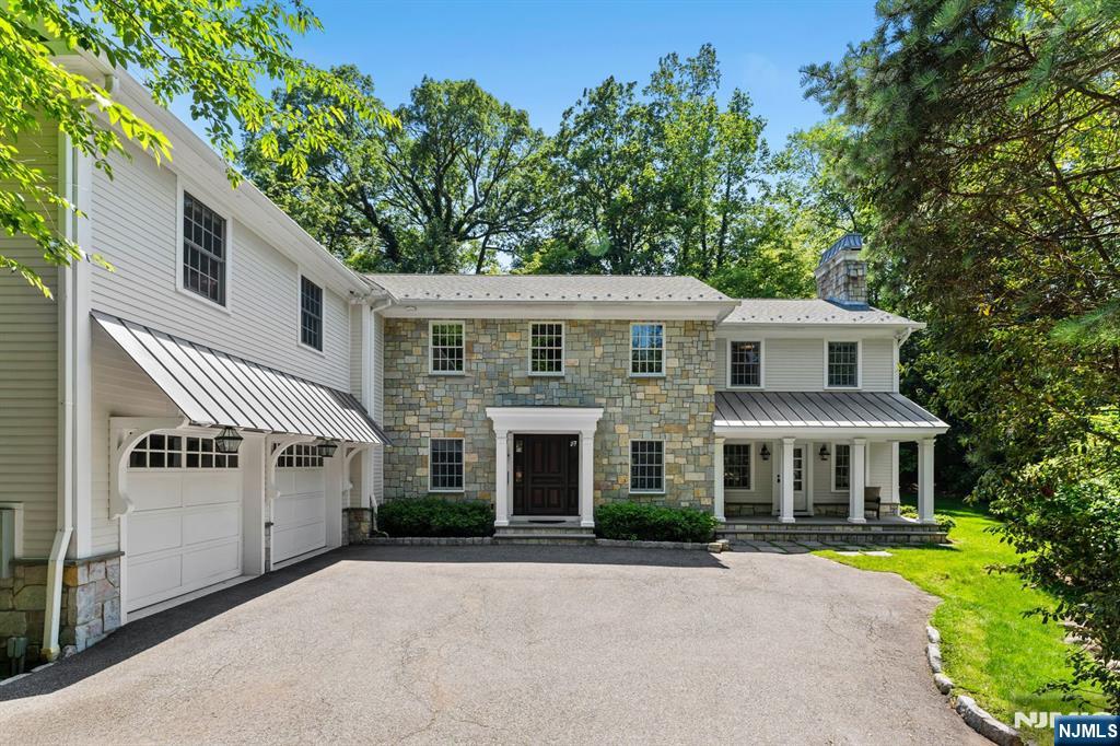 $2,385,000 Colonial