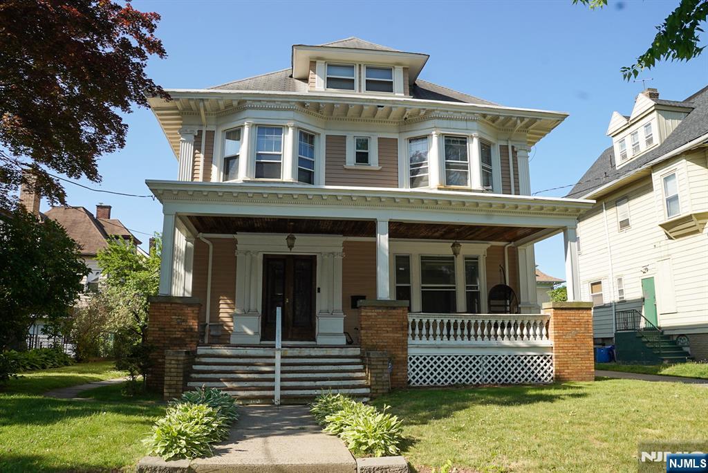 $650,000 Colonial