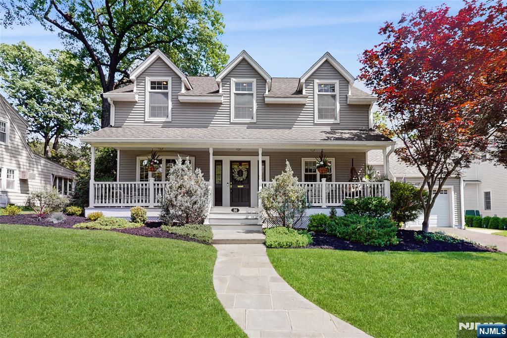 $869,000 Colonial