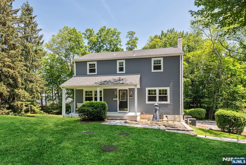 $875,000 Colonial