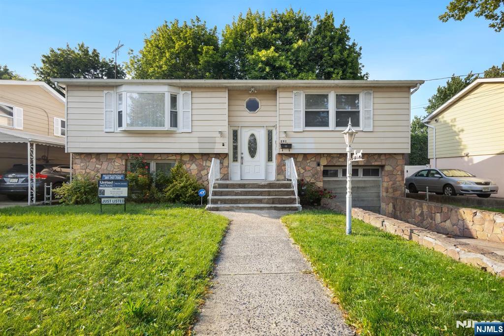 $599,000 Bi-Level