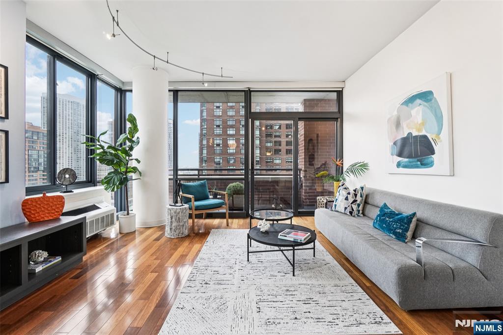 $1,079,000 Condo