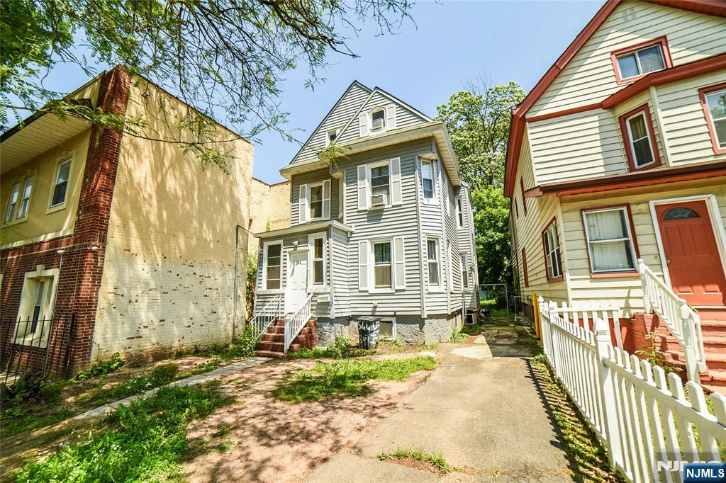 $459,000 Colonial