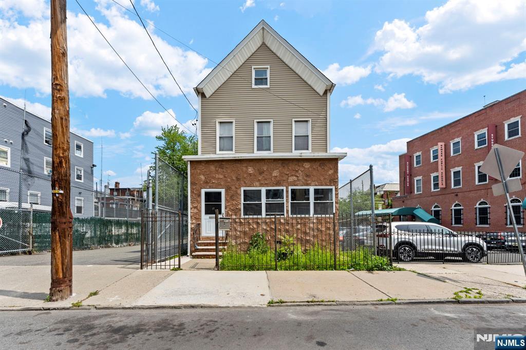 $269,900 Colonial