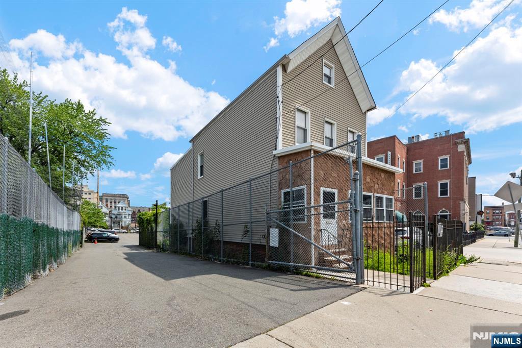 Homes for sale in Newark, NJ | 15 Taylor St, Newark, NJ 07104 | MLS# 25019412