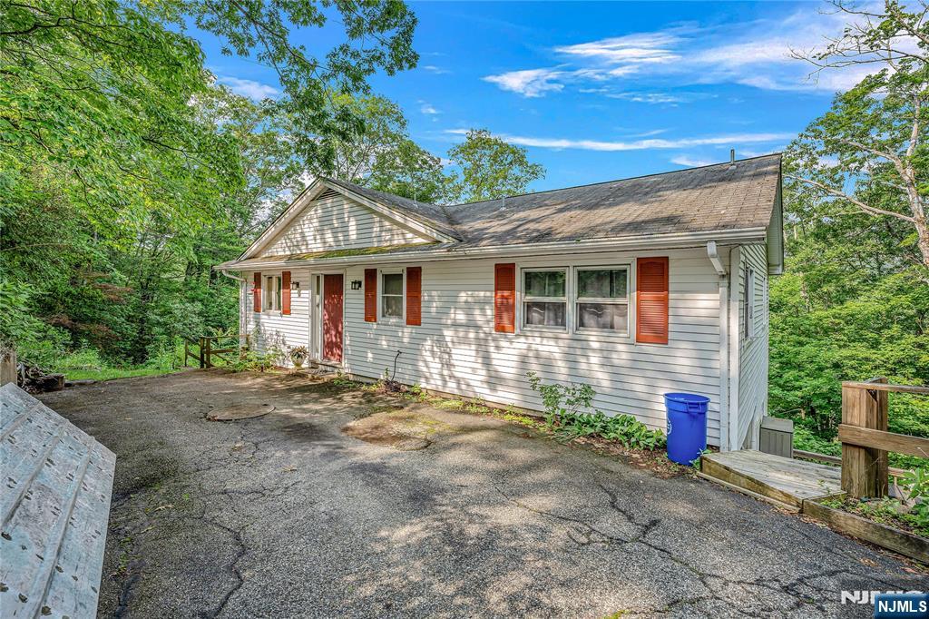 Homes for sale in Rockaway Township, NJ | 16 Sunset Trl, Rockaway Township, NJ 07866 | MLS# 25019471