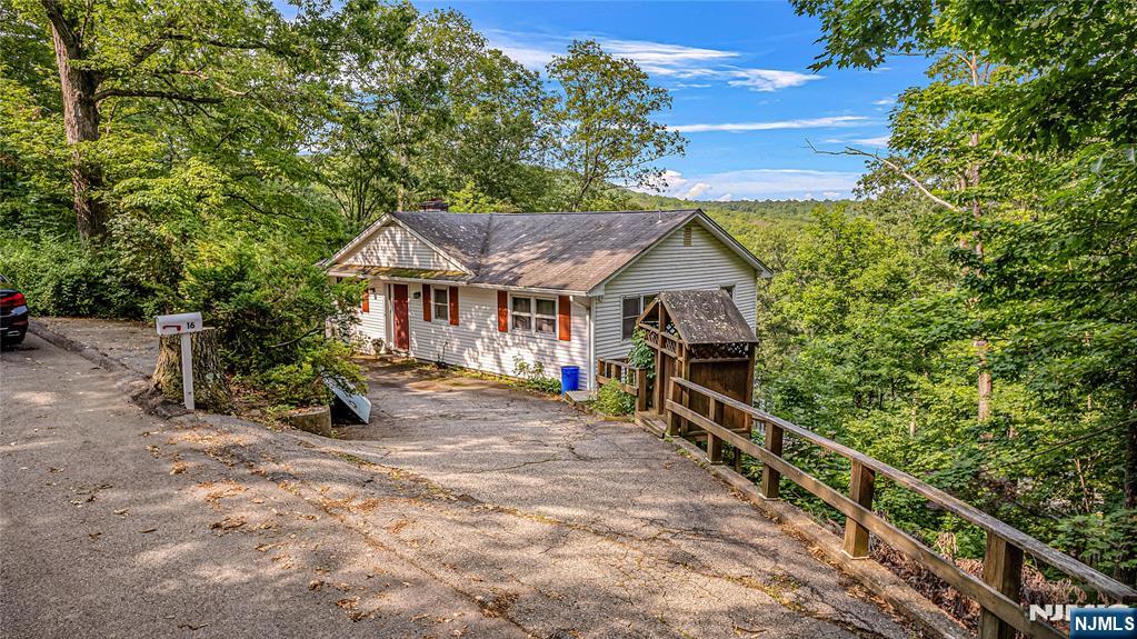 Homes for sale in Rockaway Township, NJ | 16 Sunset Trl, Rockaway Township, NJ 07866 | MLS# 25019471