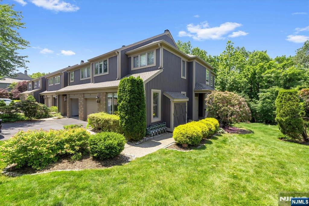 Homes for sale in Mahwah, NJ | 289 Vista View Dr, Mahwah, NJ 07430 | MLS# 25019495