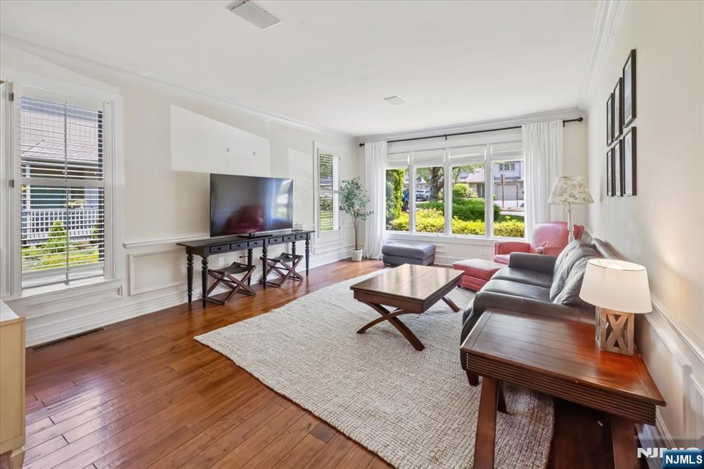 Homes for sale in Mahwah, NJ | 289 Vista View Dr, Mahwah, NJ 07430 | MLS# 25019495