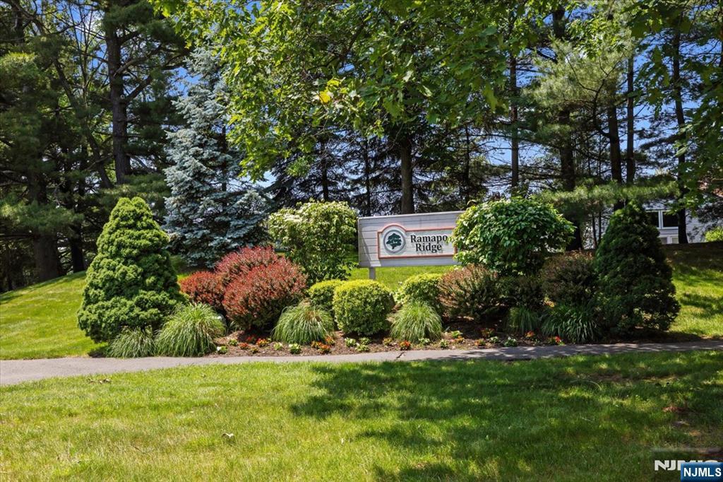 Homes for sale in Mahwah, NJ | 289 Vista View Dr, Mahwah, NJ 07430 | MLS# 25019495