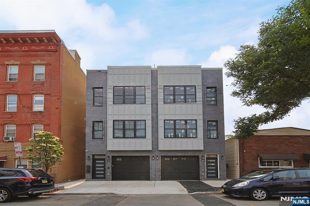 $1,395,000 Condo