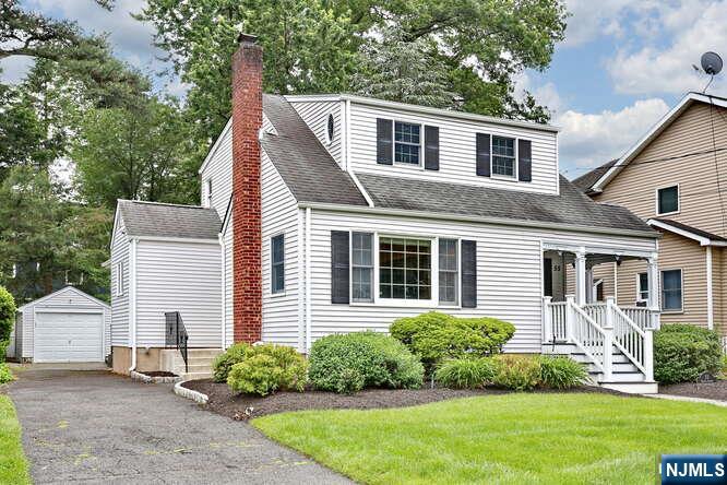 $789,000 Colonial