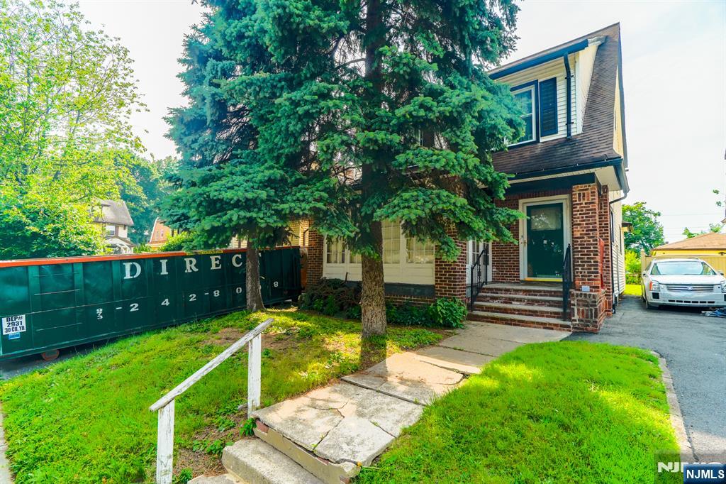 $400,000 Colonial