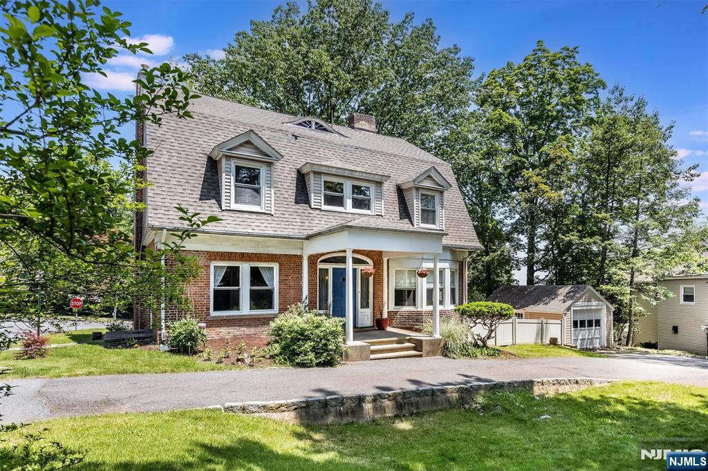$899,000 Colonial