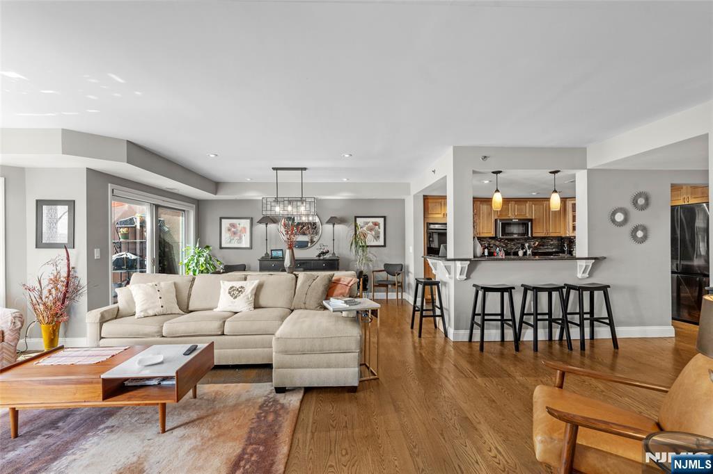 $925,000 Condo