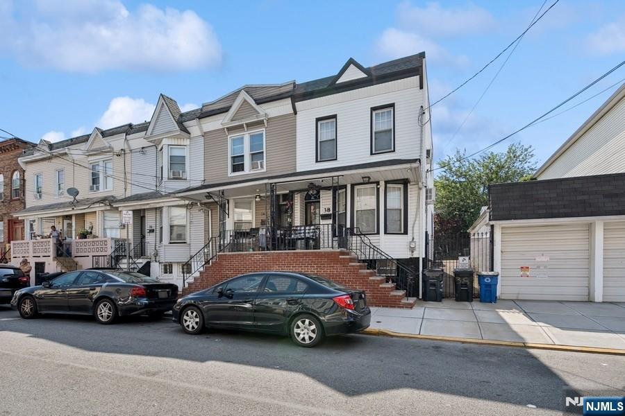 $300,000 Colonial