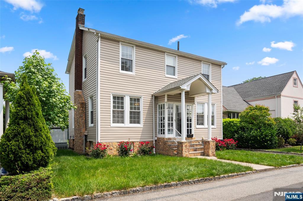 $1,030,000 Colonial