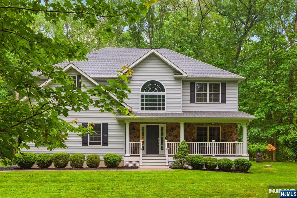 $949,900 Colonial