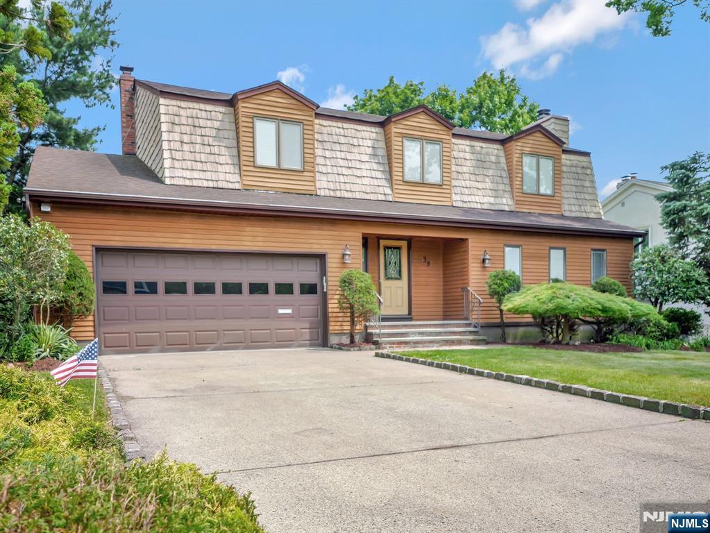 Homes for sale in Clifton, NJ | 39 Daniels Dr, Clifton, NJ 07013 | MLS# 25019867