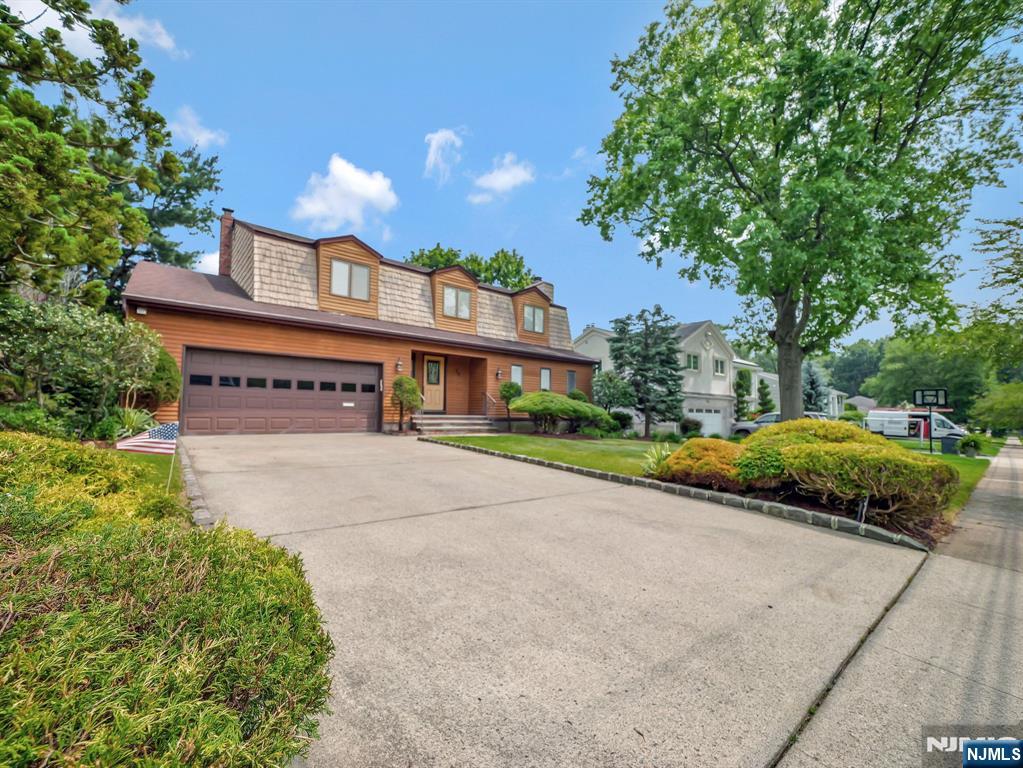 Homes for sale in Clifton, NJ | 39 Daniels Dr, Clifton, NJ 07013 | MLS# 25019867