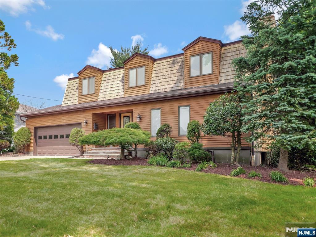 Homes for sale in Clifton, NJ | 39 Daniels Dr, Clifton, NJ 07013 | MLS# 25019867