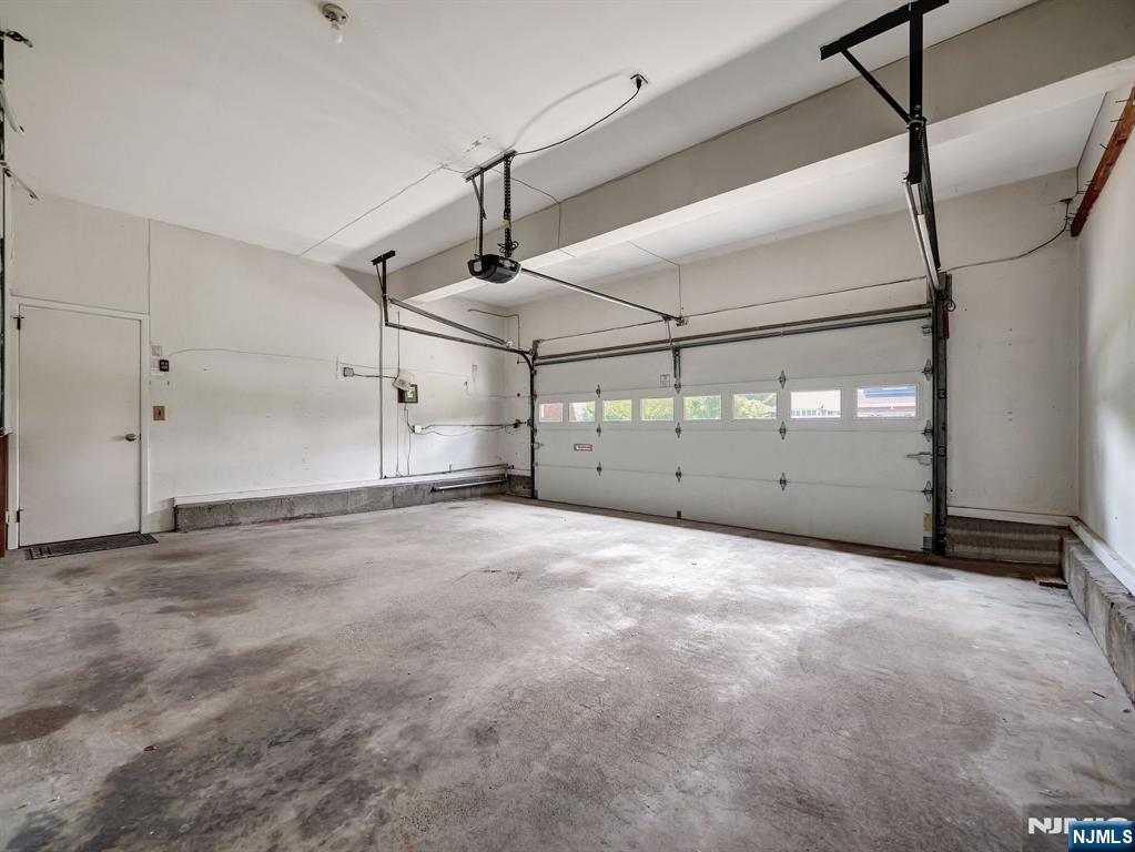 Homes for sale in Clifton, NJ | 39 Daniels Dr, Clifton, NJ 07013 | MLS# 25019867