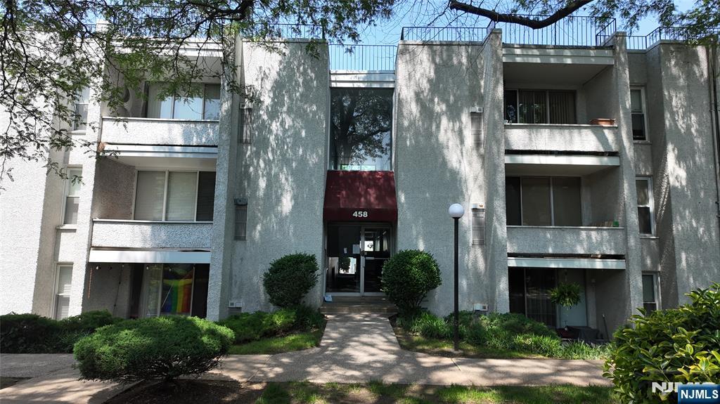 $325,000 Condo