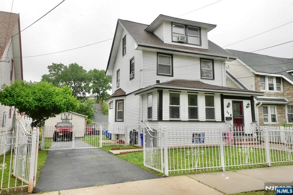 $575,000 Colonial