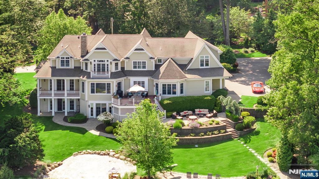 $2,590,000 Colonial