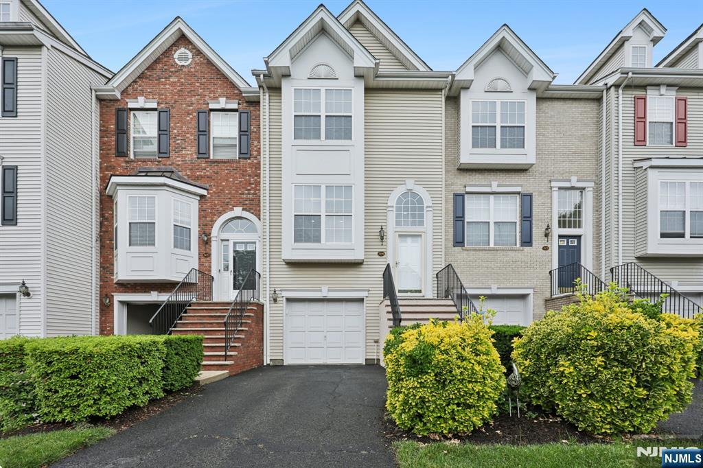 $675,000 Colonial