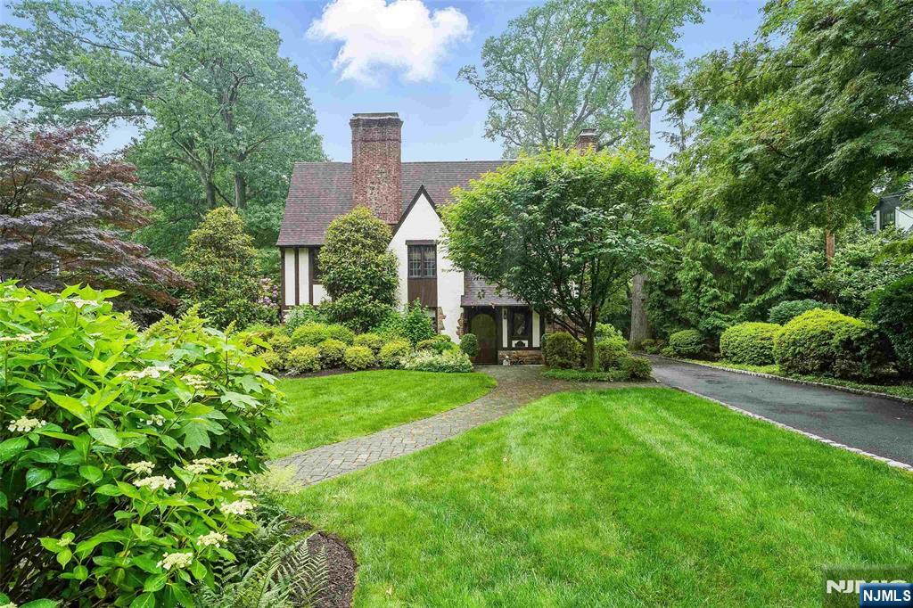 $1,799,000 Colonial