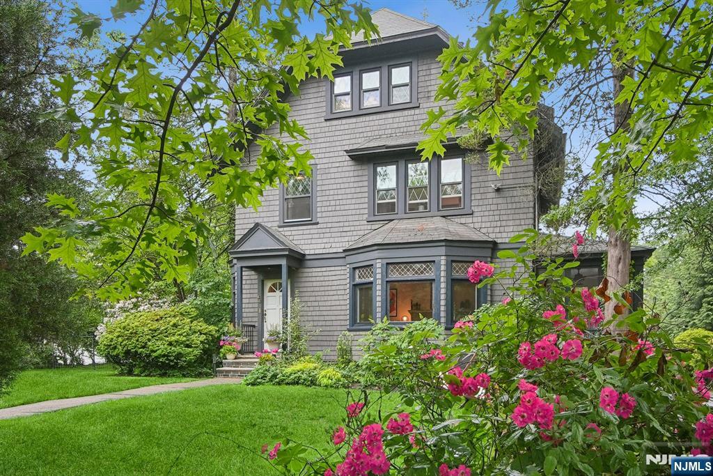 $1,100,000 Colonial