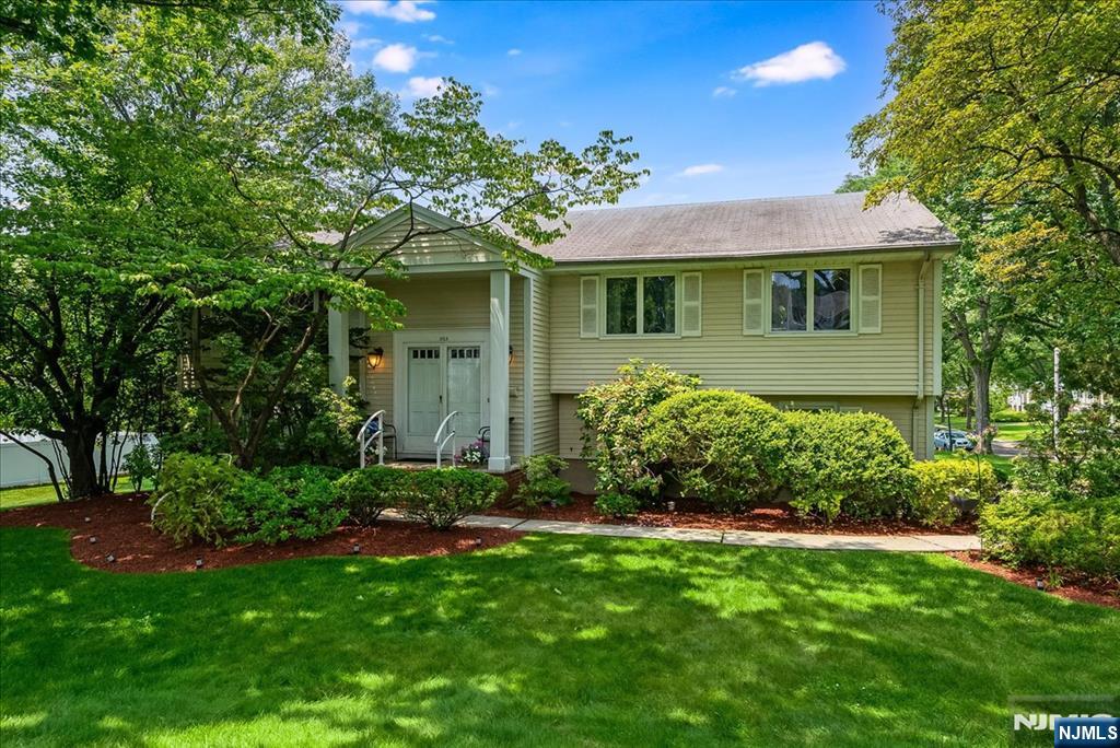 $959,000 Bi-Level