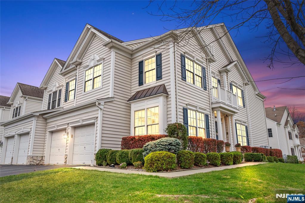 $800,000 Townhouse