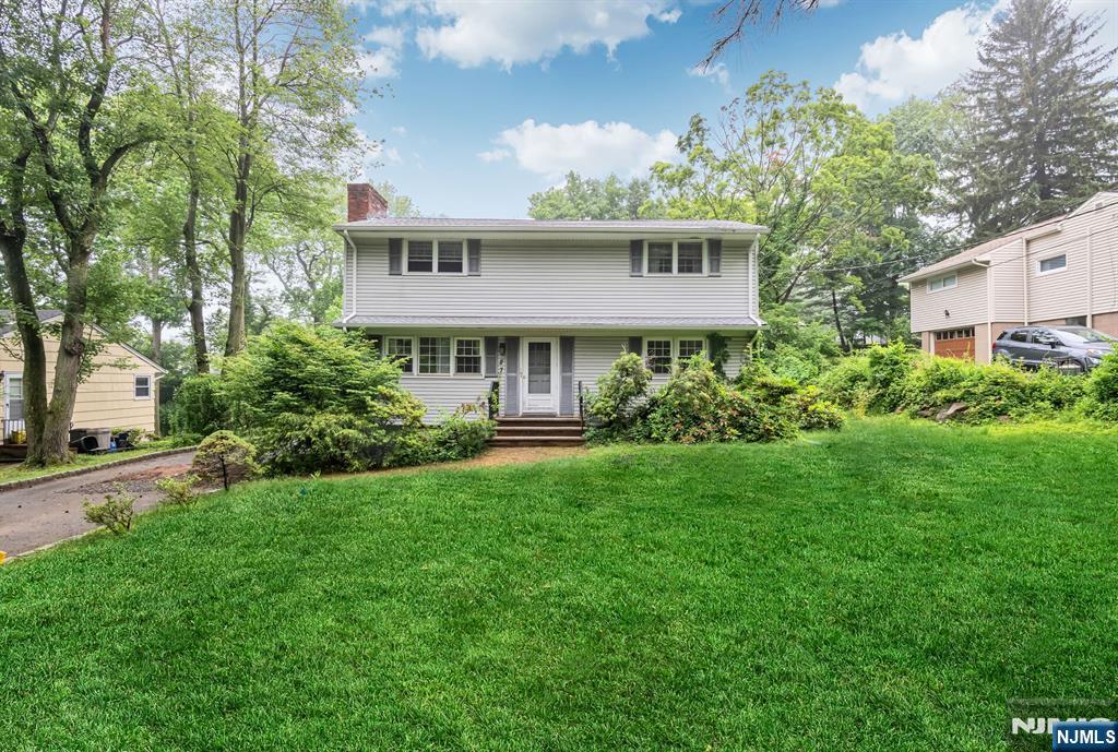 Homes for sale in Alpine, NJ | 27 Alpine Dr, Alpine, NJ 07620 | MLS# 25020125