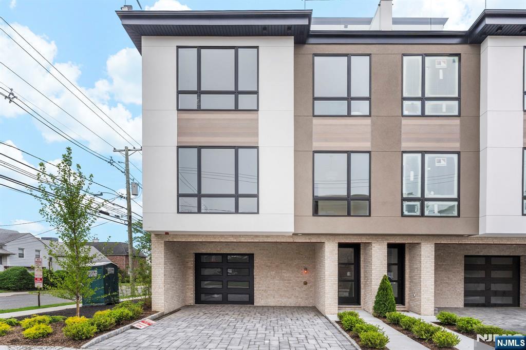 $1,549,999 Townhouse