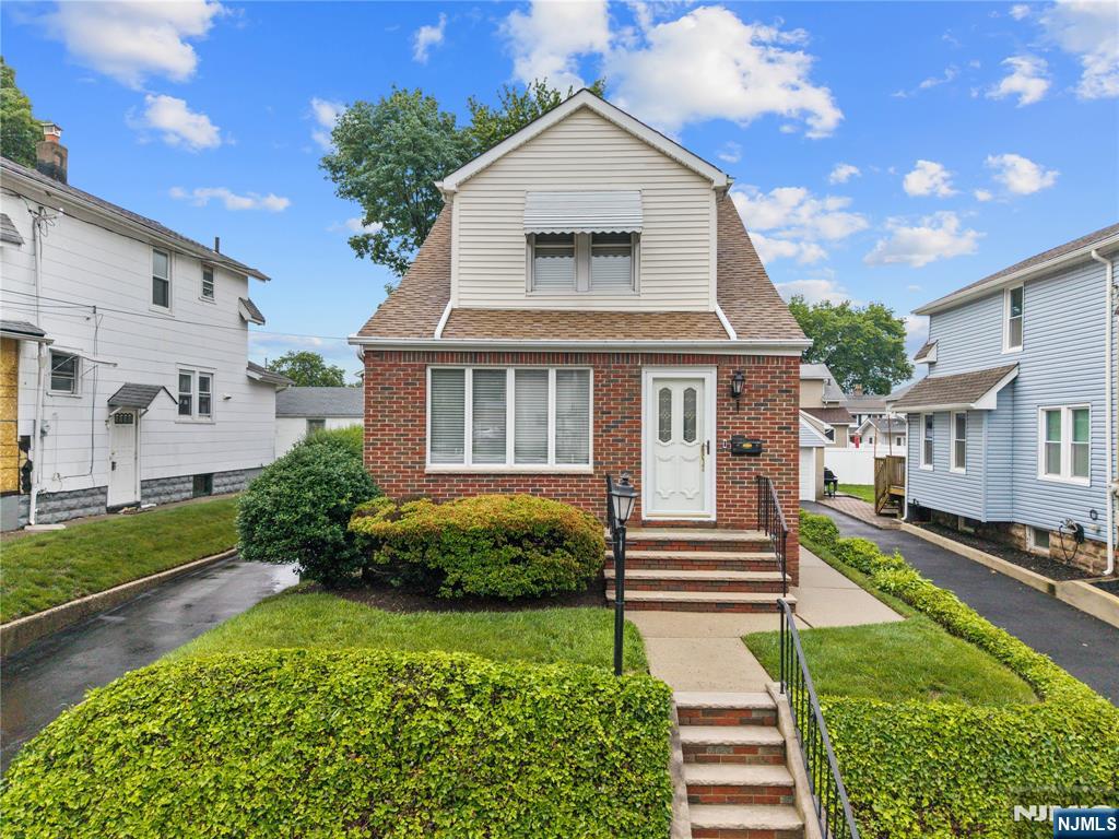 $549,900 Colonial