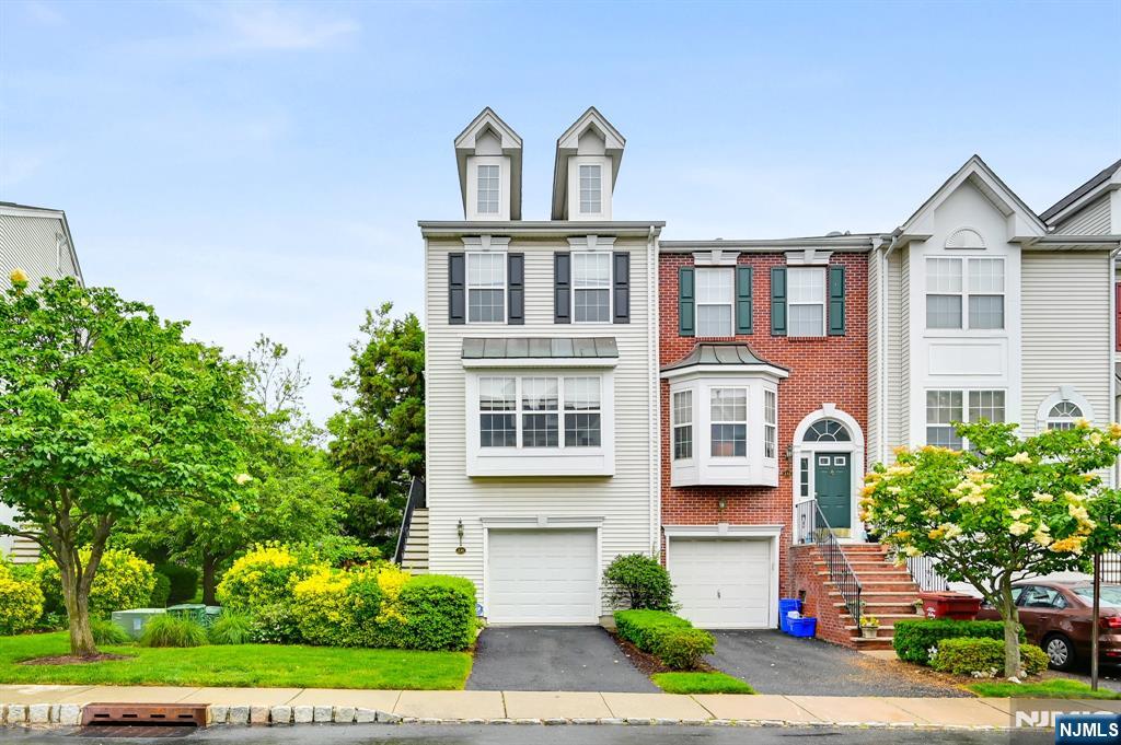 $639,000 Townhouse