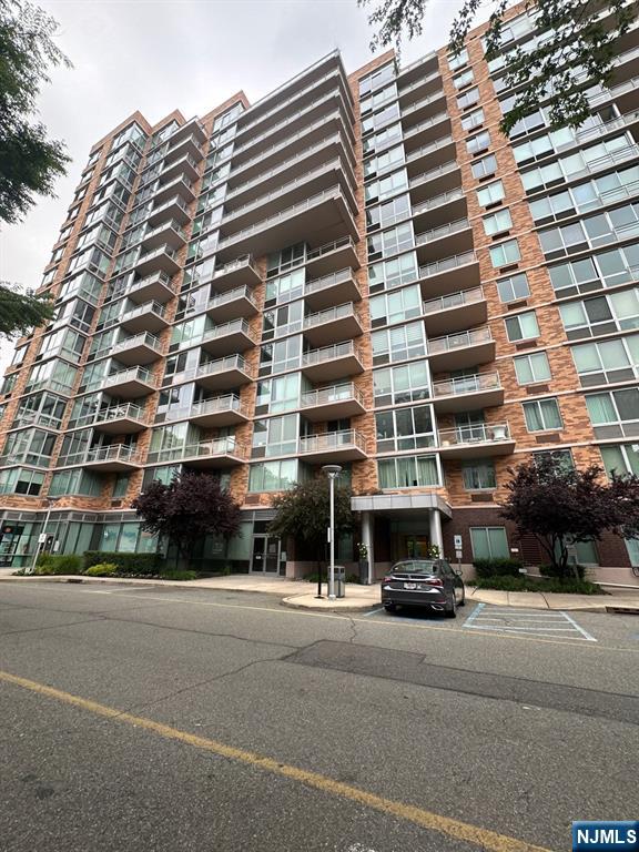 $500,000 Condo