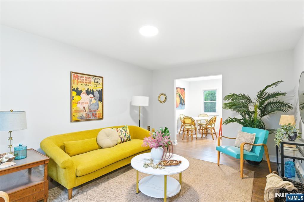 $325,000 Colonial