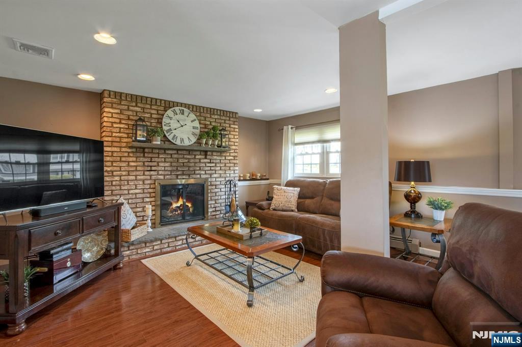 Homes for sale in Park Ridge, NJ | 122 Royal Dr, Park Ridge, NJ 07656 | MLS# 25020247