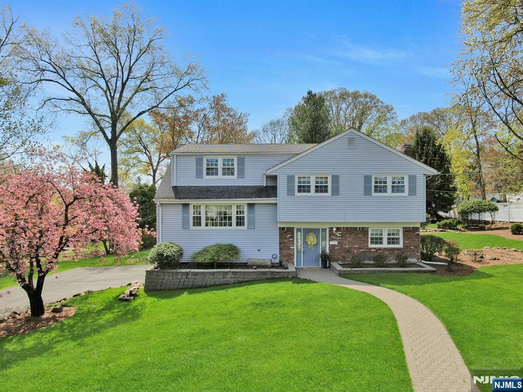 Homes for sale in Park Ridge, NJ | 122 Royal Dr, Park Ridge, NJ 07656 | MLS# 25020247