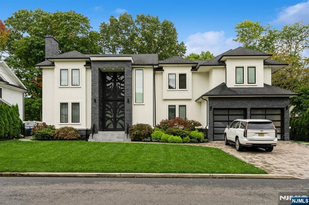 $3,690,000 Colonial