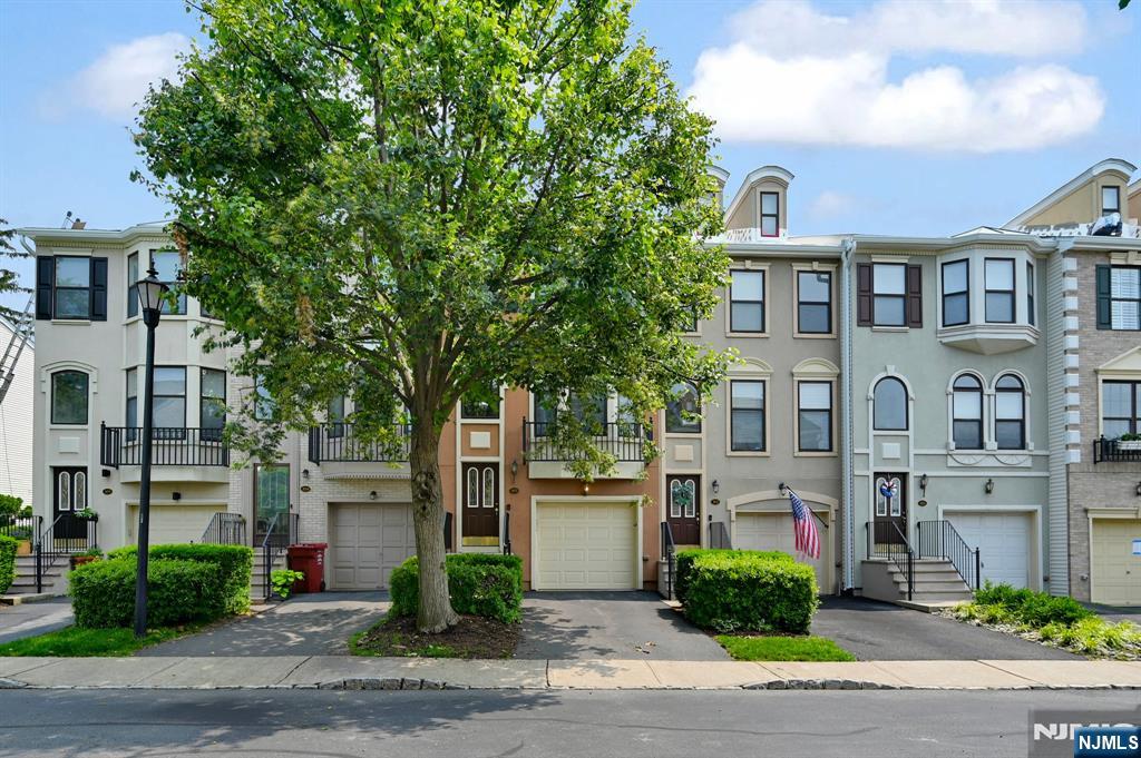 $658,000 Townhouse