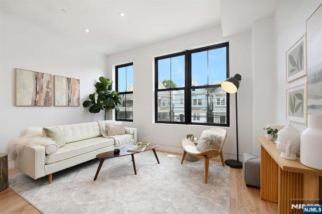 $699,000 Condo