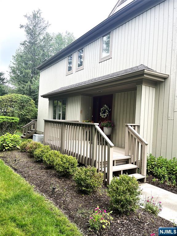 Homes for sale in Mahwah, NJ | 643 Blue Ridge Ln, Mahwah, NJ 07430 | MLS# 25020487