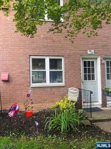 Homes for sale in Wayne, NJ | 37 Manchester Ct, Wayne, NJ 07470 | MLS# 25020562