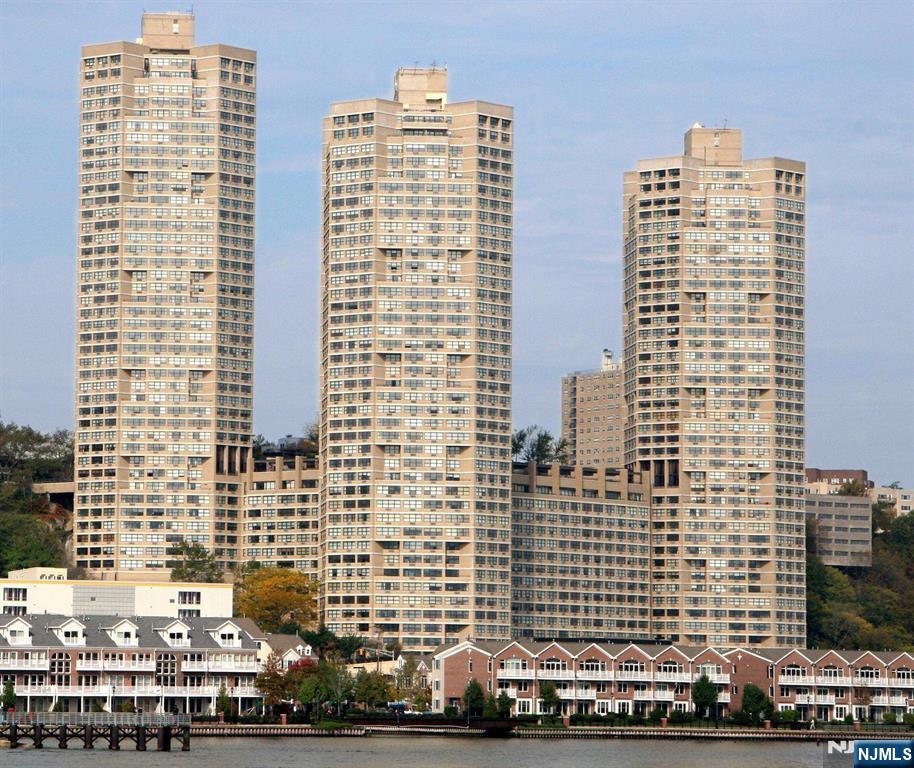 $389,800 Condo