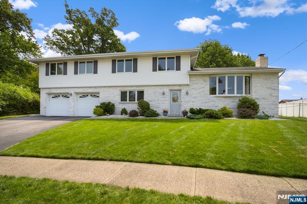 $935,500 Split Level