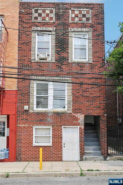 Homes for sale in Union City, NJ | 534 Lincoln St, Union City, NJ 07087 | MLS# 25020716